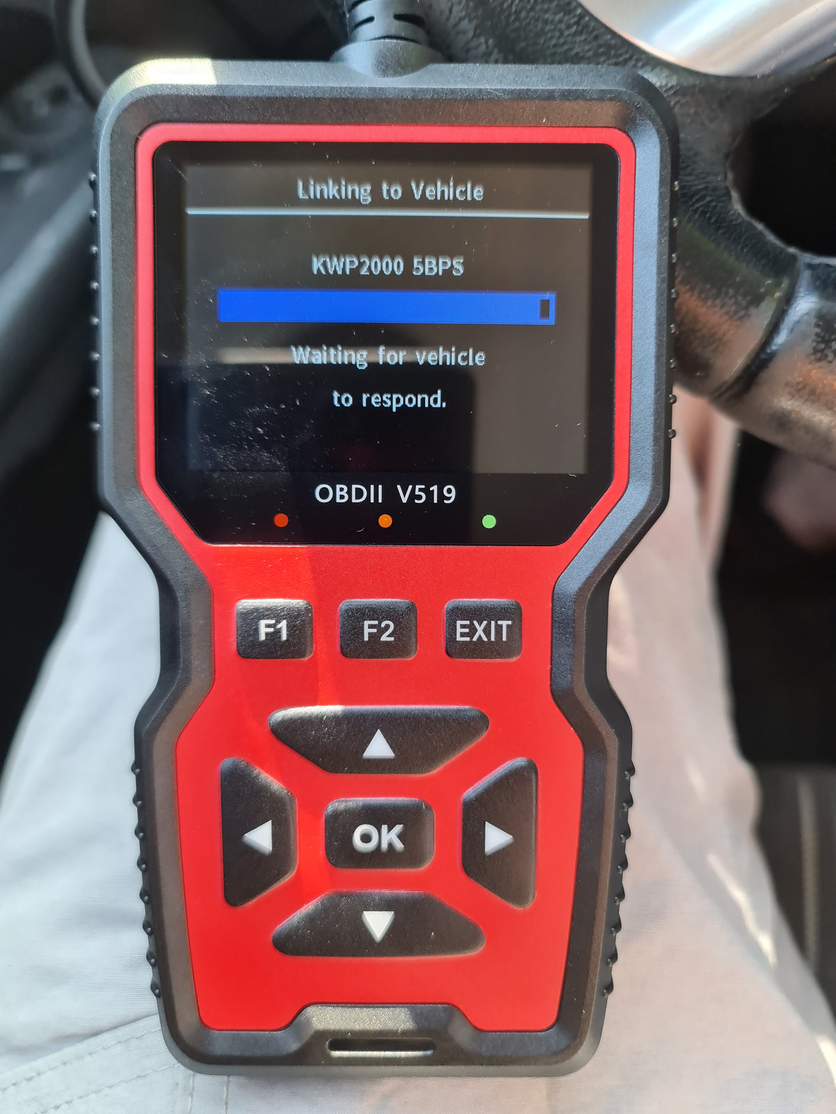V519 OBD2 Felkodsläsare – Proffsnivå | Umeå Verktyg