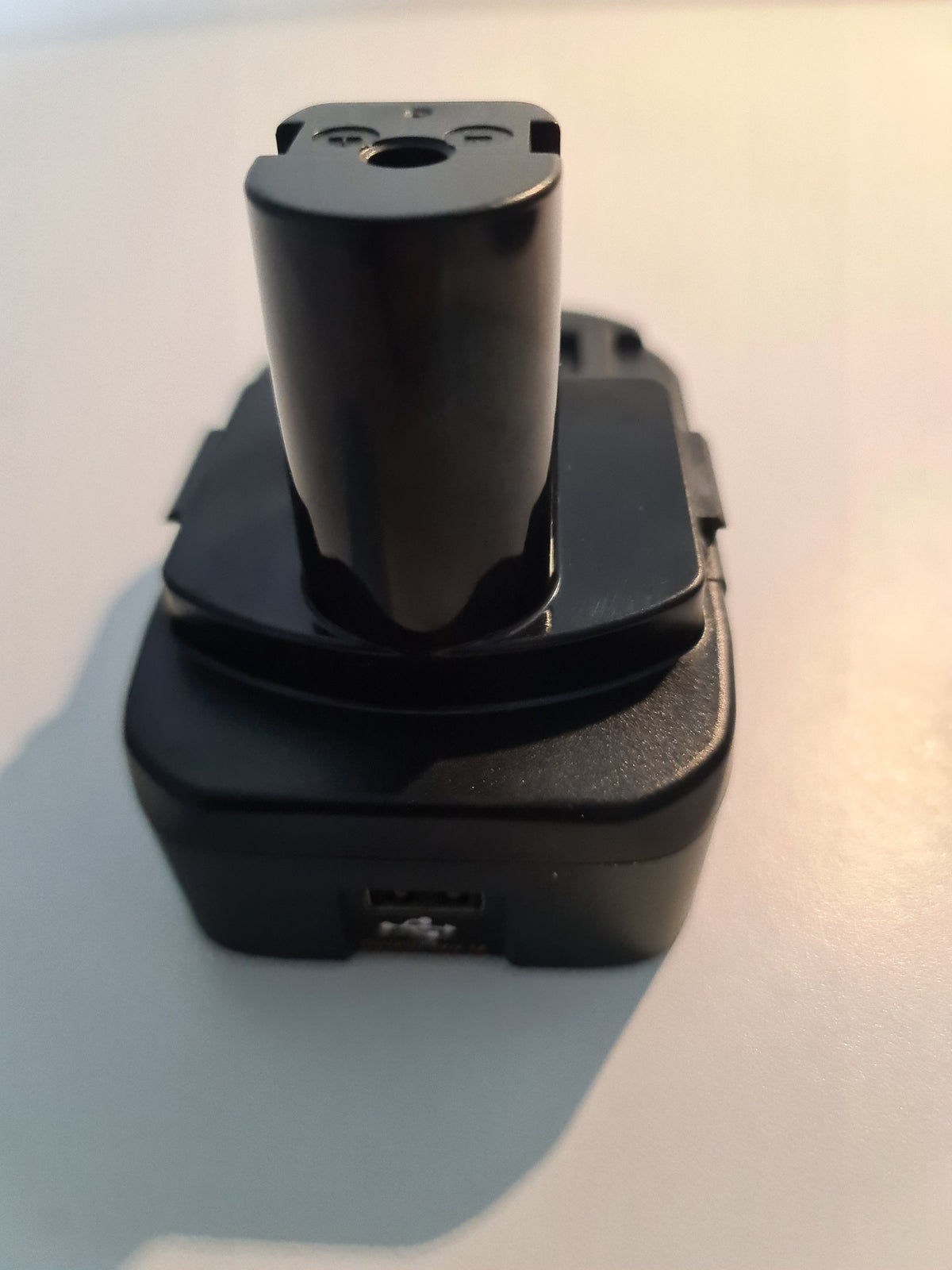 Batteriadapter DM18RL – Använd DeWalt & Milwaukee Batterier i Ryobi-Verktyg