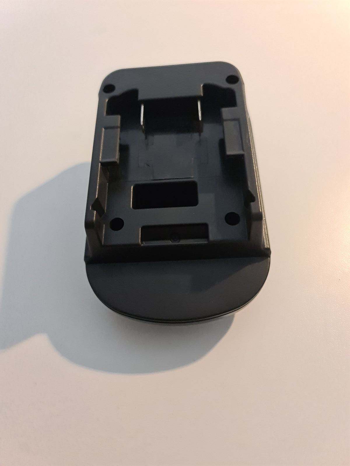 Batteriadapter DM18M – Använd DeWalt & Milwaukee Batterier i Makita-Verktyg