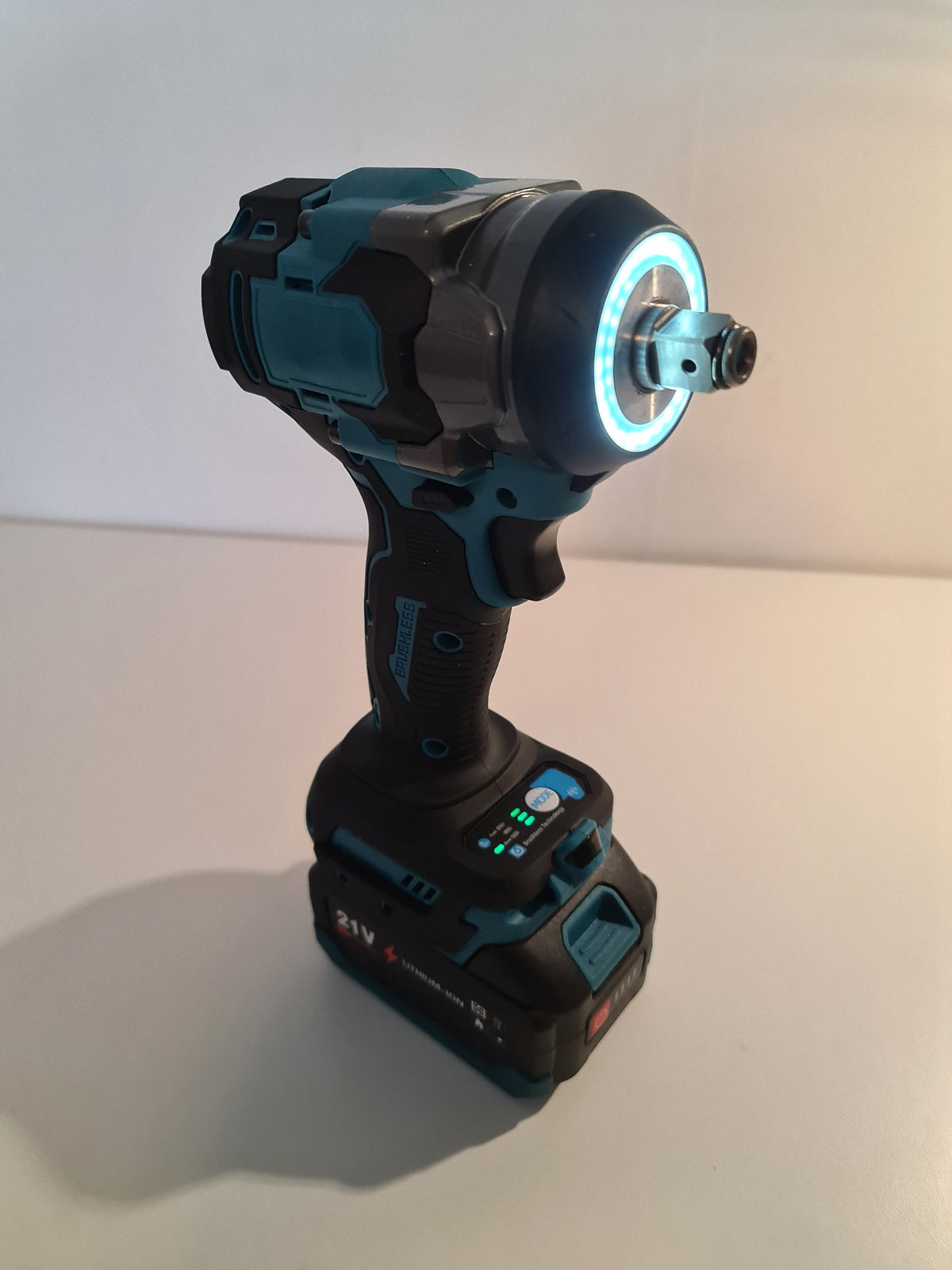 Kraftfull Borstlös Mutterdragare 600Nm – Komplett Kit (2 Batterier)