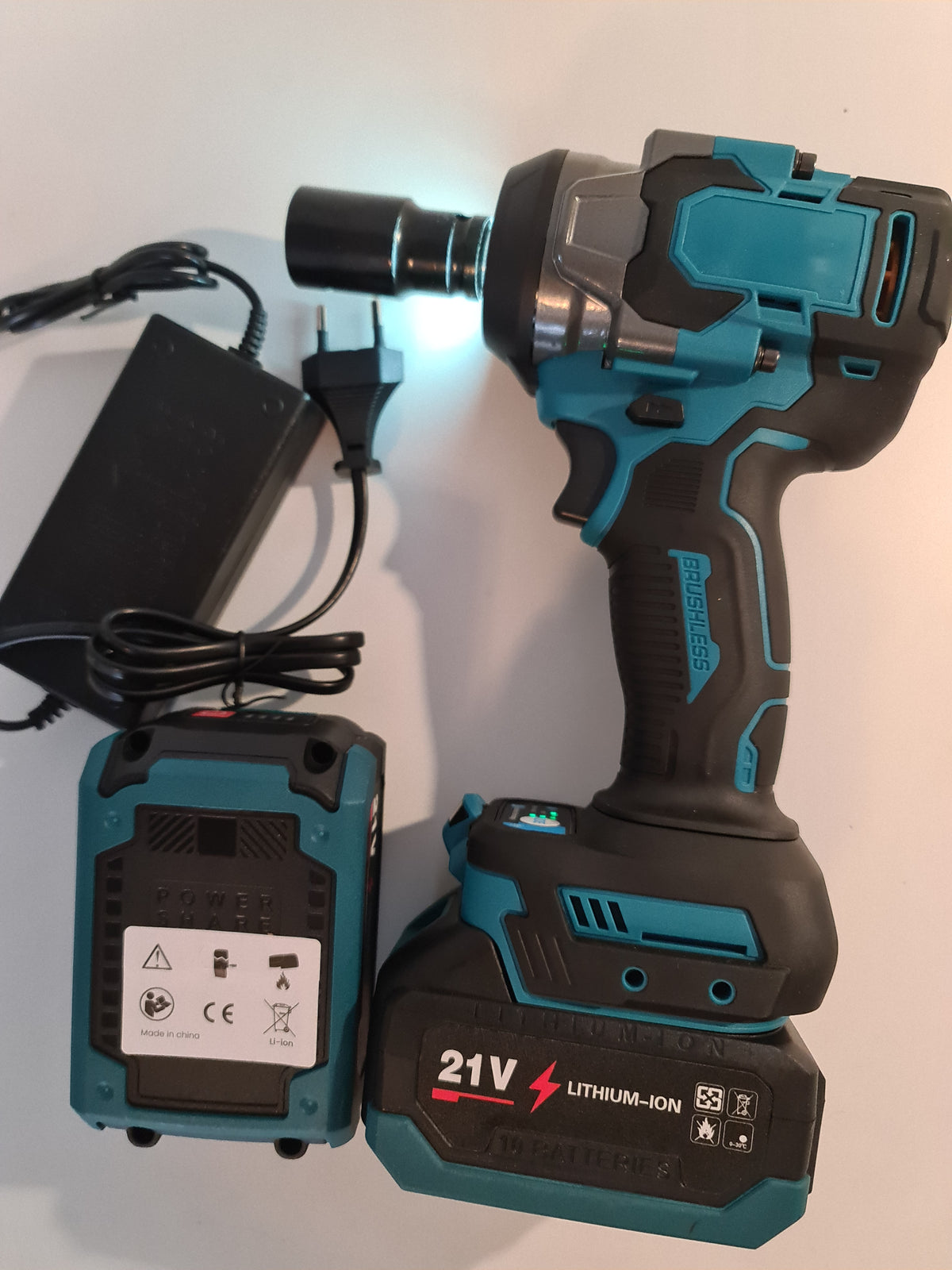 Kraftfull Borstlös Mutterdragare 600Nm – Komplett Kit (2 Batterier)