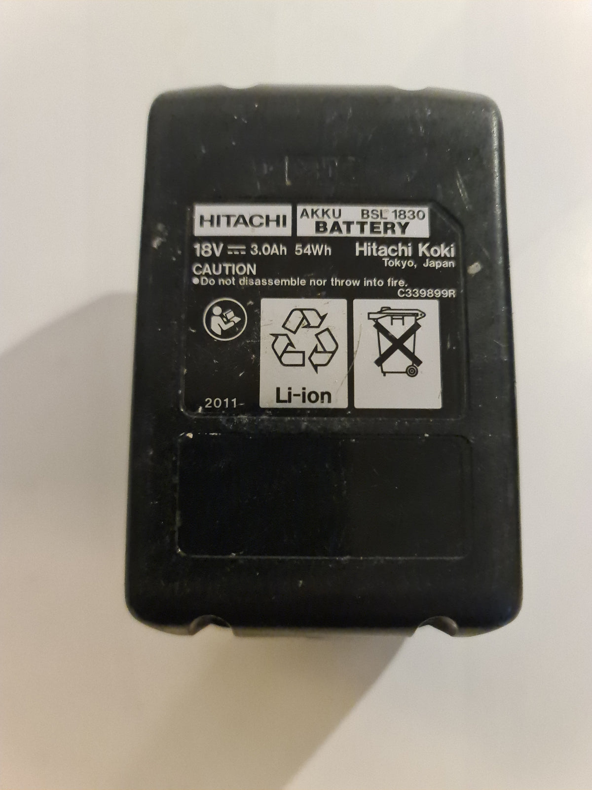 Begagnad Hitachi DS18DBL 18V bor-/skruvdragare – 1 fungerande batteri + 3 extra batterier (Renoverings-/Reservkit)